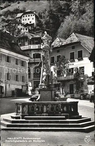 Hallstatt Salzkammergut Dreifaltigkeitssaeule am Marktplatz Kat. Hallstatt