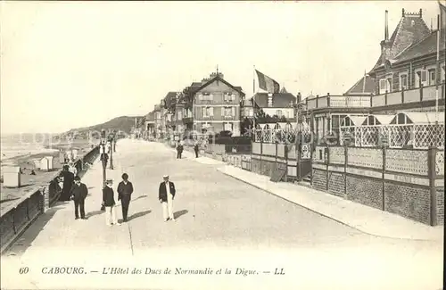 Cabourg L Hotel des Ducs de Normandie et la Digue Kat. Cabourg