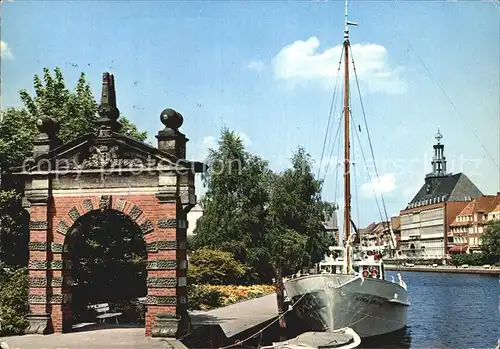 Emden Ostfriesland Hafentor und Rathaus Kat. Emden