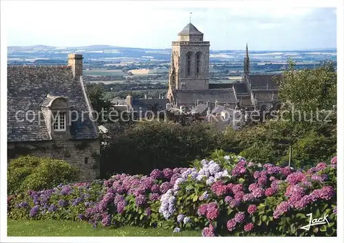 Locronan alte Haeuser und Saint Ronan Kirche Kat. Locronan