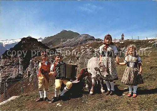 Ebenalp Kinder in Tracht mit Schaefler und Santis Kat. Ebenalp