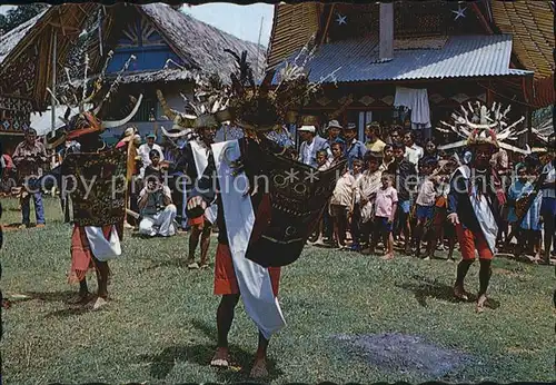 Sulawesi Indonesien Paranding war dance Tana Toraja