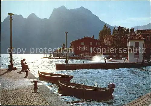 Torbole Lago di Garda Kleiner Hafen Gegenlicht Kat. Italien