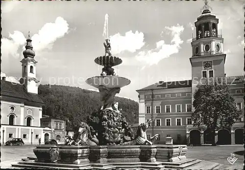 Salzburg Oesterreich Residenzbrunnen Glockenspiel Michaeliskirchlein Kat. Salzburg