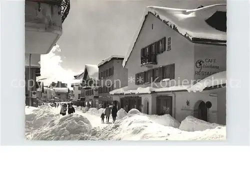 Lenzerheide GR Verschneite Dorfstrasse
