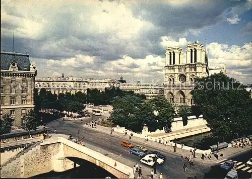 Paris Notre Dame et son parvis depuis le Petit Pont Kat. Paris