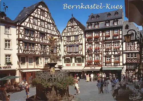 Bernkastel Kues Marktplatz mit St. Michaelsbrunnen Fachwerk Kat. Bernkastel Kues