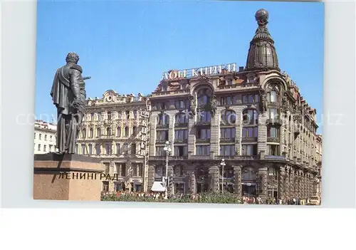 St Petersburg Leningrad Statue Buchladen