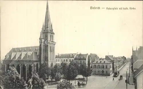 Biebrich Wiesbaden Kaiserplatz mit katholischer Kirche / Wiesbaden /Wiesbaden Stadtkreis