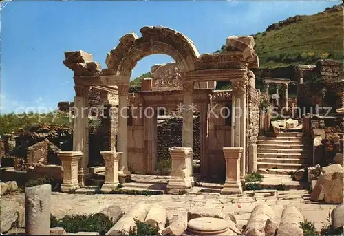 Efes Hadrianus Mabedi Tempel Ruinen antike Staette Kat. Tuerkei