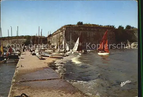 Ile d Oleron Chateau Ecole de Voile au port Kat. Saint Pierre d Oleron