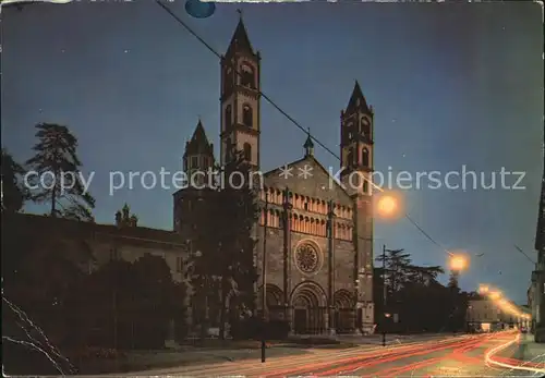 Vercelli Die Domkirche des Heiligen Andreas Nachtaufnahme