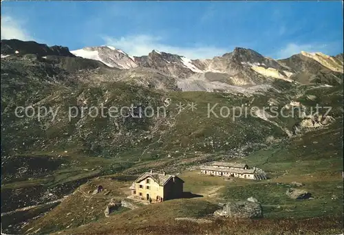 Cogne  Sella Huette und Haus PN Cogne Tal im Hintergrund Gran Paradiso