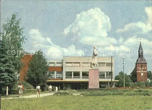 Valmiera Wolmar Denkmal Statue