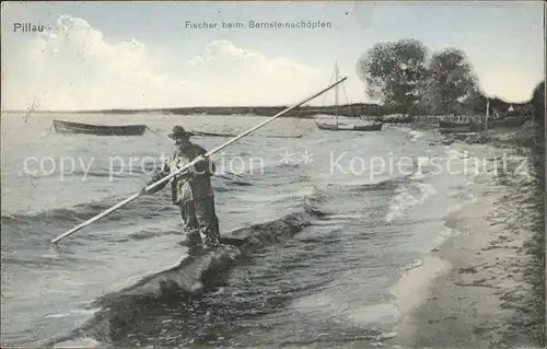 Baltijsk Pillau Fischer beim Bernsteinschoepfen /  /