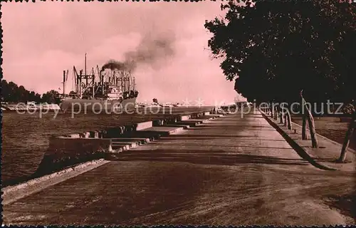 Ismailia Bateau traversant le Canal Frachtschiff Suezkanal