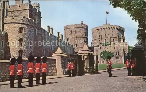 Leibgarde Wache Changing of the Guard Windsor Castle  Kat. Polizei