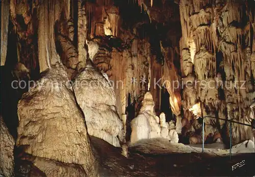 Hoehlen Caves Grottes Isturitz Oxocelhaya Temple de Bouddha Kat. Berge