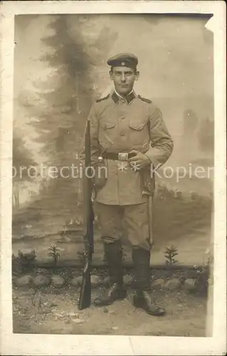 Militaria WK1 Soldat mit Gewehr  Kat. WK1