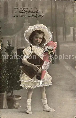 Schule Einschulung Kind Schultuete Tafel Kleid Hutmode Kat. Kinder