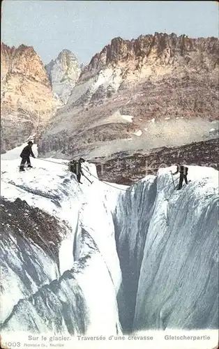 Bergsteigen Klettern Traversee d un crevasse Gletscherpartie  Kat. Bergsteigen