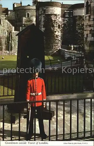 Leibgarde Wache Guardsman outside Tower of London Kat. Polizei