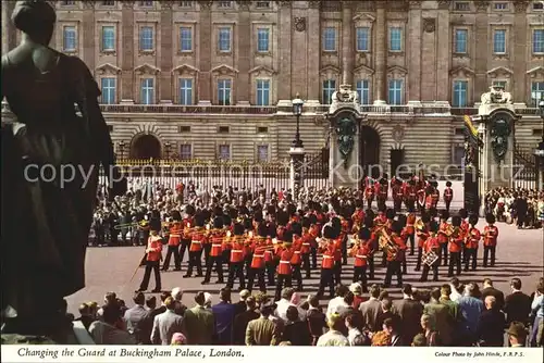 Leibgarde Wache Changing the Guard Buckingham Palace London Kat. Polizei