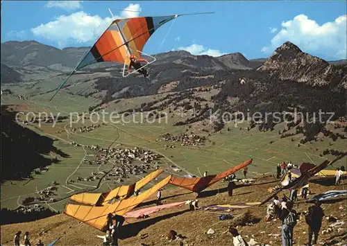 Drachenflug Drachenfliegerstartplatz Tannheim Tirol Neunerkoepfle  Kat. Flug