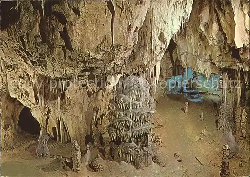 Hoehlen Caves Grottes Moravsky Kras Sloupsko sosuvske jeskyne Eliscina jeskyne Zkamenely vodopad  Kat. Berge