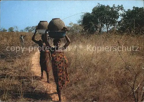 Typen Afrika Togo Vendeuses de boisson locale en route pour le marche 