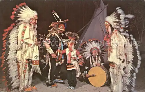 Indianer Native American Indian War Dancers Tribal Regalia Kat. Regionales