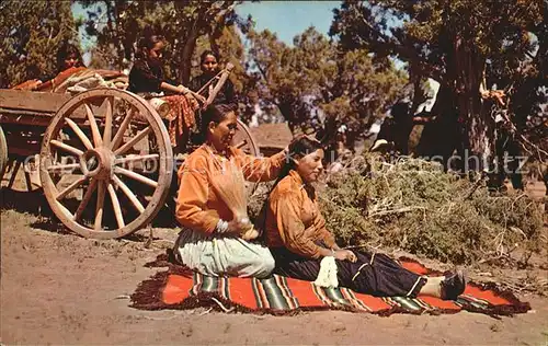 Indianer Native American Navajo Indian Life Brushing Hair  Kat. Regionales
