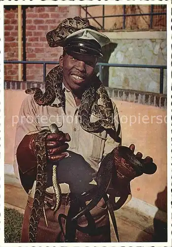 Typen Afrika Attendant with Snakes Port Elizabeth 