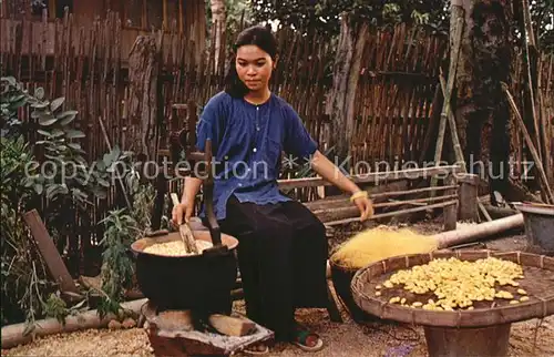 Typen Thailand Thai Young Girl AT Pha Jao preparing Silk Thread  Kat. Typen