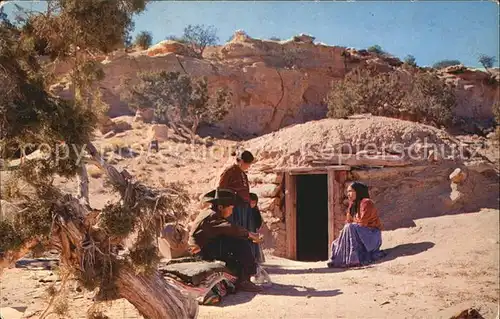 Indianer Native American Navajo Family Entrance of their Hogan Kat. Regionales