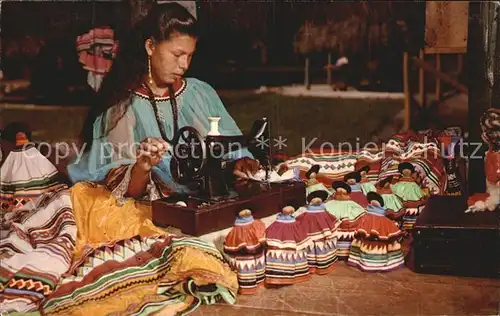 Naehmaschine Native Florida Indian Maid sewing colorful Indian Dress  Kat. Handarbeit