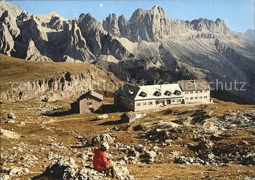 Schlernhaus Schlernhaeuser mit Blick auf den Rosengarten Dolomiten Rifugio Bolzano Monte Pez Kat. Voels am Schlern Dolomiten