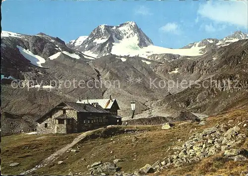 Dresdnerhuette mit Schaufelspitze Berghaus Stubaier Alpen Kat. Neustift im Stubaital