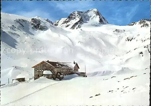 Dresdnerhuette Berghaus mit Schaufelspitze Winterpanorama Stubaier Alpen Kat. Neustift im Stubaital