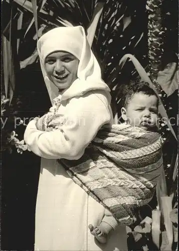 Marrakesh Frau mit Klein Kind Kat. Marrakesh