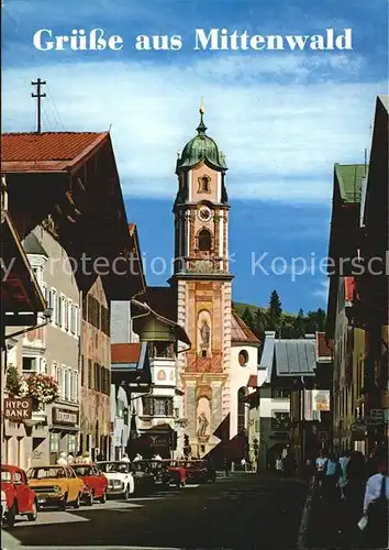 Mittenwald Bayern Haeuser mit Freskomalereien Pfarrkirche St Peter und Paul mit barockem Turm Kat. Mittenwald