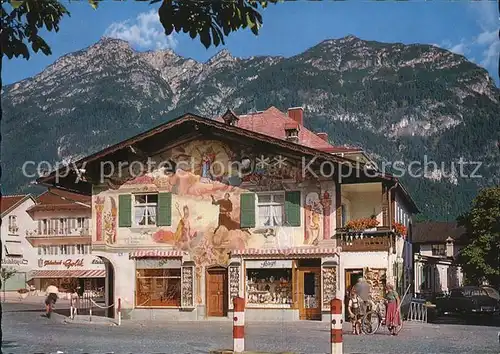 Garmisch Partenkirchen Altes Haus mit Kramer Wandmalerei Kat. Garmisch Partenkirchen