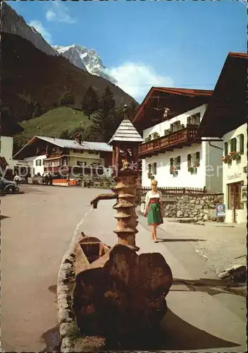 Grainau Dorfbrunnen mit Zugspitze Kat. Grainau
