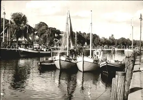 Eckernfoerde Fischerboote im Hafen Kat. Eckernfoerde