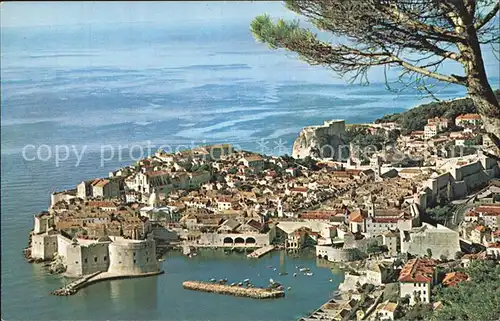 Dubrovnik Ragusa Teilansicht mit Hafen und Altstadt  Kat. Dubrovnik