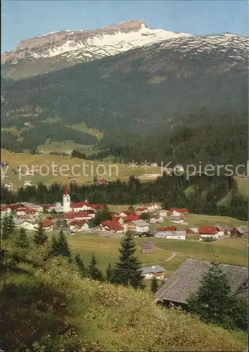 Riezlern Kleinwalsertal Vorarlberg mit Hochifen Allgaeuer Alpen Kat. Mittelberg