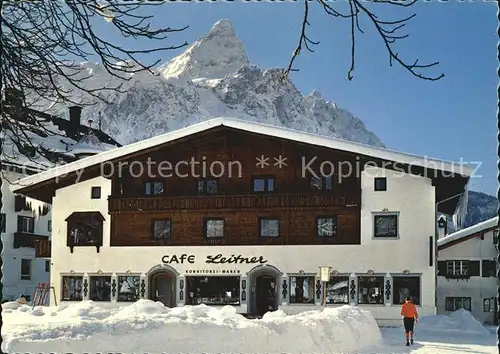 Ehrwald Tirol Cafe Leitner am Kirchplatz Winterpanorama mit Sonnenspitze