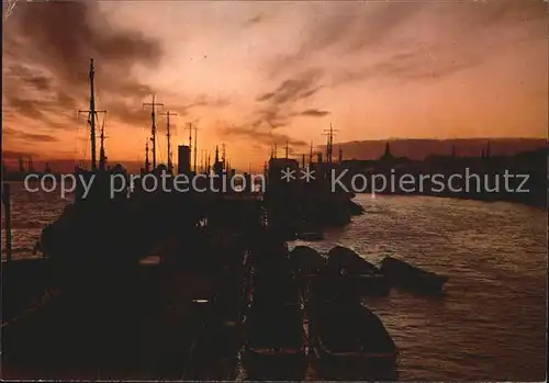 Hafenanlagen Hamburg Abend am Hafen  Kat. Schiffe