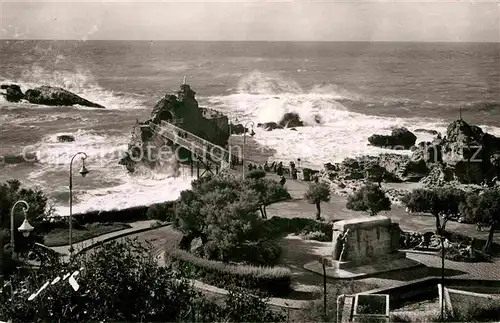 Biarritz Pyrenees Atlantiques Le Monument aux Morts et le Rocher de la Vierge  Kat. Biarritz