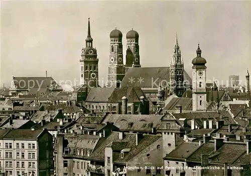 Muenchen Stadtbild mit Peterskirche Frauenkirche und Rathaus Kat. Muenchen